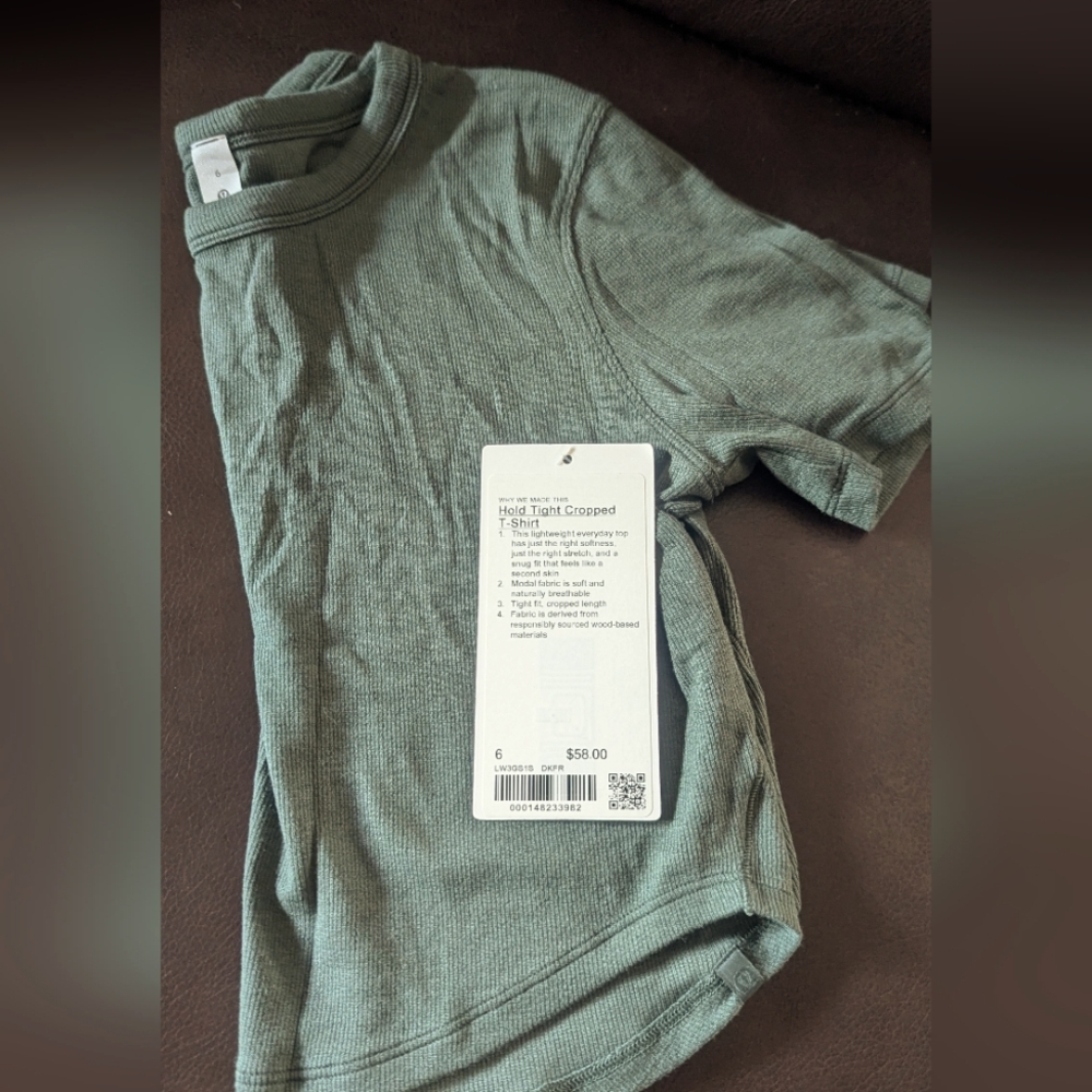 Hold Tight Cropped T-shirt